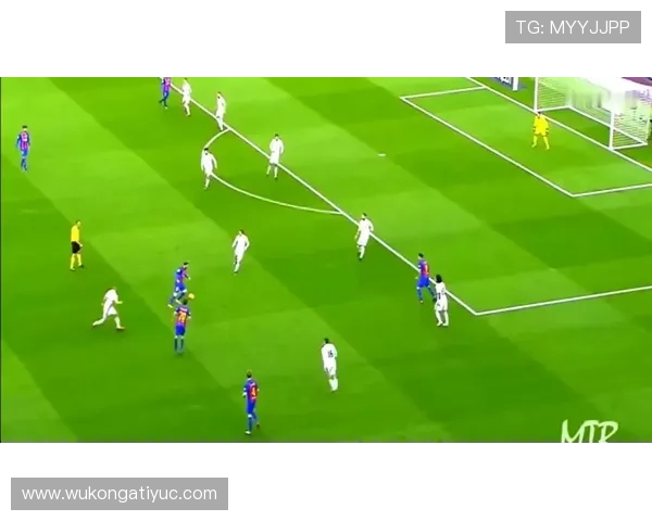 克罗斯与莫德里奇传球范围分散趋势下形成体系驱动对比