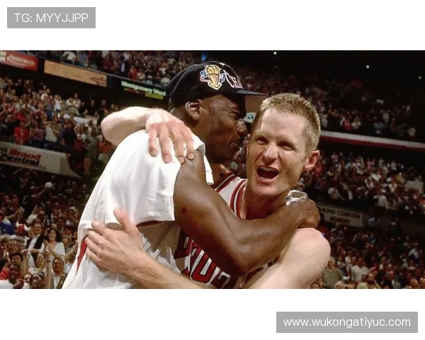 乔丹训练室里安静得吓人，跟外面party场怎么两个人似的