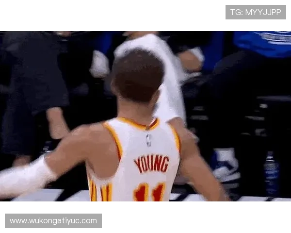 特雷·杨连续三分投篮拉开差距提升老鹰关键时刻得分效率
