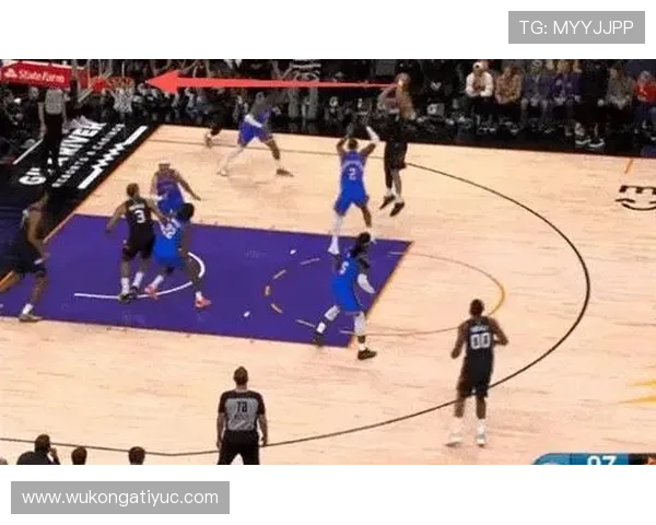 布克利用挡拆拉开空间提升命中率，超越昔日得分表现