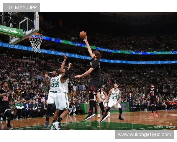 拉文突破制造错位助公牛提升关键时刻得分效率